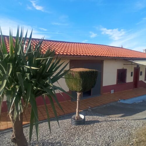 Casa rural asturiana con hórreo, finca y garaje – La Espina, Salas (Asturias)