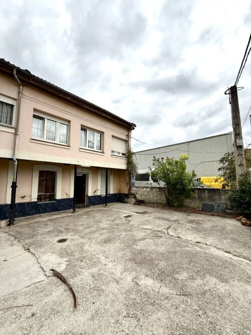 Chalet en Felguera, Langreo (Asturias) con 350 m² útiles, 2 baños, patios y sótano – solo 135.000 € negociables - Imagen 40