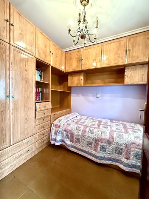 Chalet en Felguera, Langreo (Asturias) con 350 m² útiles, 2 baños, patios y sótano – solo 135.000 € negociables - Imagen 33