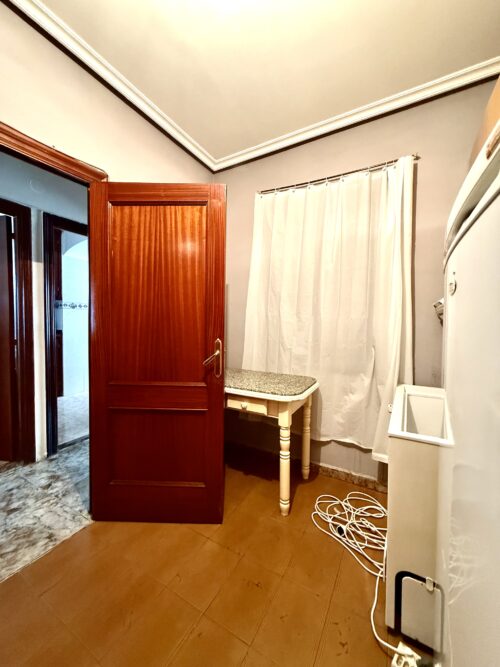 Chalet en Felguera, Langreo (Asturias) con 350 m² útiles, 2 baños, patios y sótano – solo 135.000 € negociables - Imagen 31