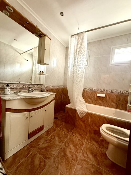 Chalet en Felguera, Langreo (Asturias) con 350 m² útiles, 2 baños, patios y sótano – solo 135.000 € negociables - Imagen 30
