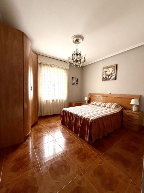 Chalet en Felguera, Langreo (Asturias) con 350 m² útiles, 2 baños, patios y sótano – solo 135.000 € negociables - Imagen 28