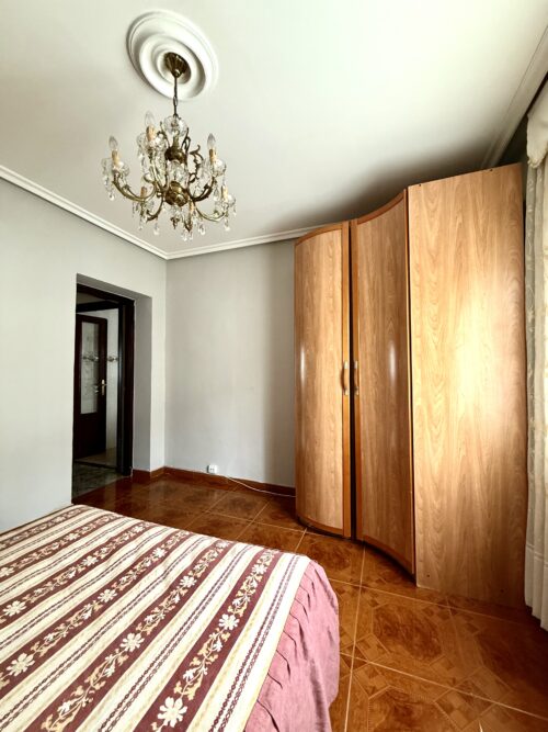 Chalet en Felguera, Langreo (Asturias) con 350 m² útiles, 2 baños, patios y sótano – solo 135.000 € negociables - Imagen 27