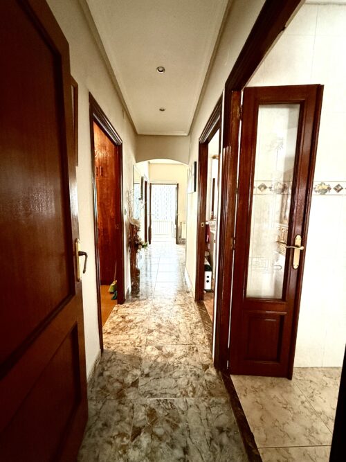 Chalet en Felguera, Langreo (Asturias) con 350 m² útiles, 2 baños, patios y sótano – solo 135.000 € negociables - Imagen 23