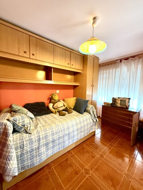 Chalet en Felguera, Langreo (Asturias) con 350 m² útiles, 2 baños, patios y sótano – solo 135.000 € negociables - Imagen 19