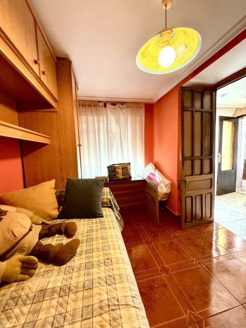 Chalet en Felguera, Langreo (Asturias) con 350 m² útiles, 2 baños, patios y sótano – solo 135.000 € negociables - Imagen 18