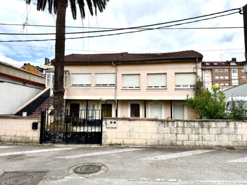 Chalet en Felguera, Langreo (Asturias) con 350 m² útiles, 2 baños, patios y sótano – solo 135.000 € negociables - Imagen 2