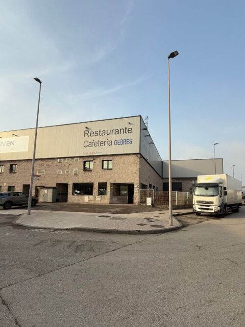 Inversión única en Gijón: nave de 500m² con restaurante en venta y potencial de discoteca libre de restricciones. - Imagen 31
