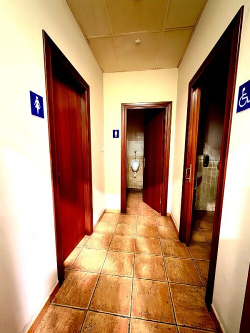 Inversión única en Gijón: nave de 500m² con restaurante en venta y potencial de discoteca libre de restricciones. - Imagen 22