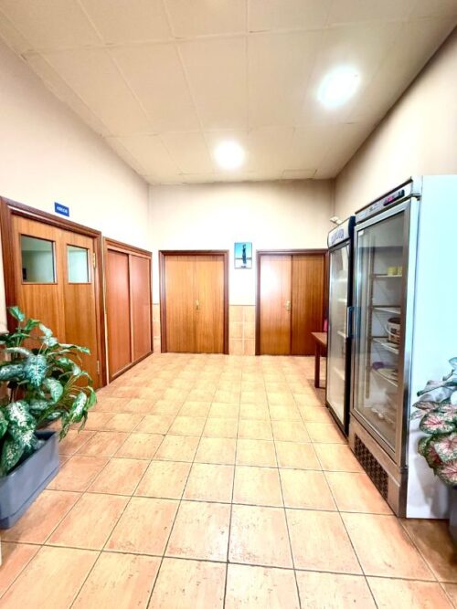 Inversión única en Gijón: nave de 500m² con restaurante en venta y potencial de discoteca libre de restricciones. - Imagen 21