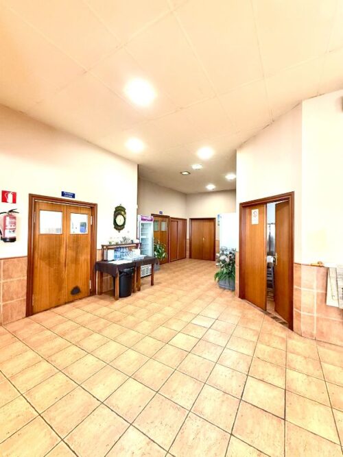 Inversión única en Gijón: nave de 500m² con restaurante en venta y potencial de discoteca libre de restricciones. - Imagen 20