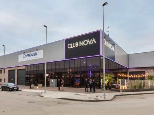 Inversión única en Gijón: nave de 500m² con restaurante en venta y potencial de discoteca libre de restricciones. - Imagen 44