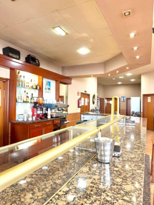 Inversión única en Gijón: nave de 500m² con restaurante en venta y potencial de discoteca libre de restricciones. - Imagen 17