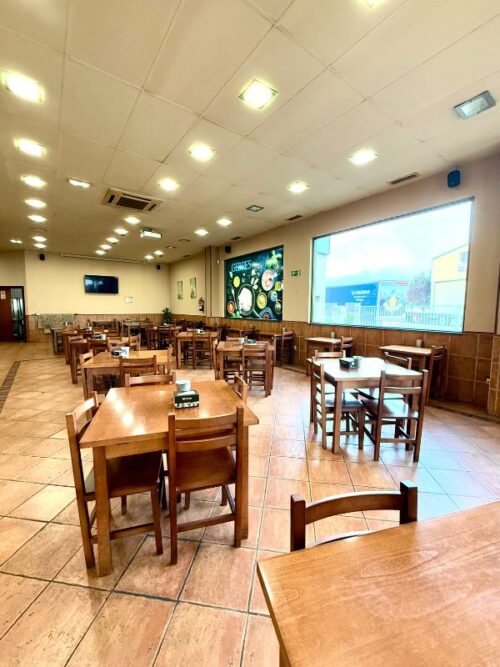Inversión única en Gijón: nave de 500m² con restaurante en venta y potencial de discoteca libre de restricciones. - Imagen 12