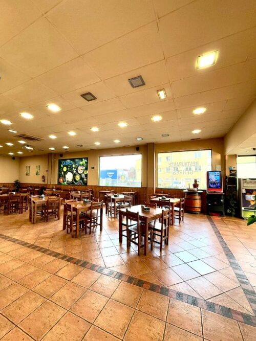 Inversión única en Gijón: nave de 500m² con restaurante en venta y potencial de discoteca libre de restricciones. - Imagen 11