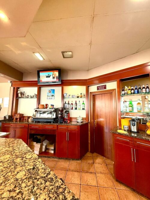 Inversión única en Gijón: nave de 500m² con restaurante en venta y potencial de discoteca libre de restricciones. - Imagen 10