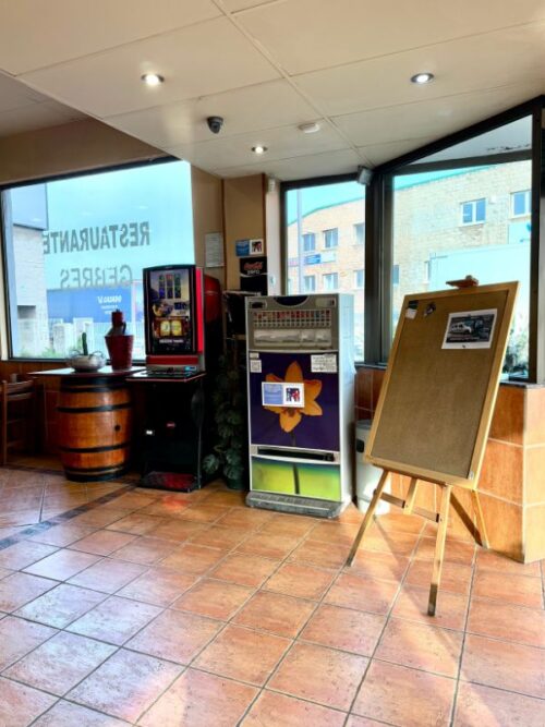 Inversión única en Gijón: nave de 500m² con restaurante en venta y potencial de discoteca libre de restricciones. - Imagen 5