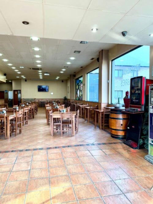 Inversión única en Gijón: nave de 500m² con restaurante en venta y potencial de discoteca libre de restricciones. - Imagen 4