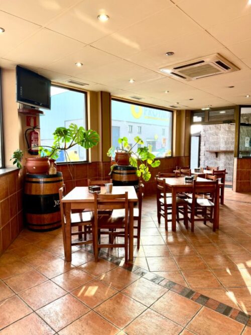Inversión única en Gijón: nave de 500m² con restaurante en venta y potencial de discoteca libre de restricciones. - Imagen 3