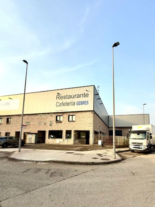 Inversión única en Gijón: nave de 500m² con restaurante en venta y potencial de discoteca libre de restricciones. - Imagen 29