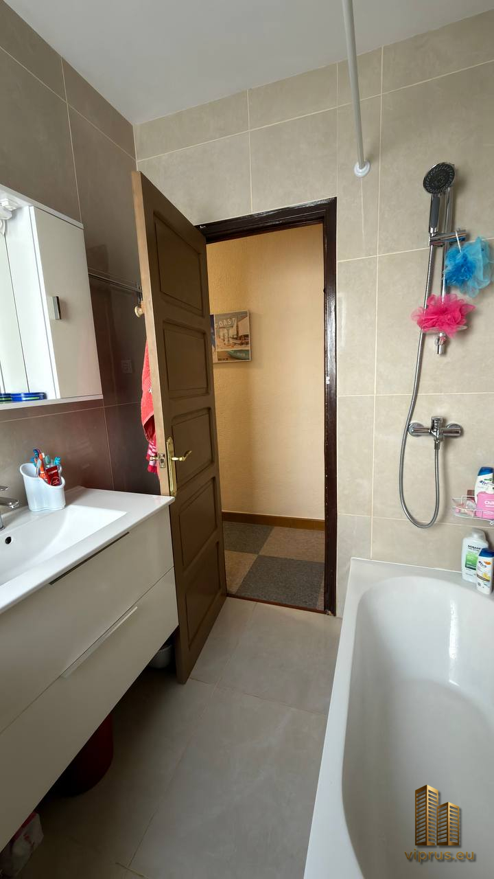 Piso en venta en El Llano, Gijón: 80 m², 3 hab., exterior — 135.000 € Piso en venta en El Llano, Gijón: 80 m², 3 hab., exterior — 135.000 € - Imagen 18