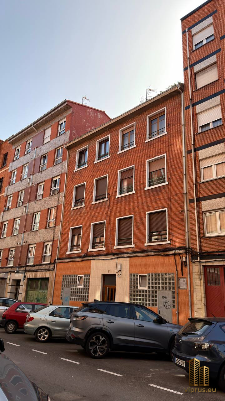 Piso en venta en El Llano, Gijón: 80 m², 3 hab., exterior — 135.000 € Piso en venta en El Llano, Gijón: 80 m², 3 hab., exterior — 135.000 €